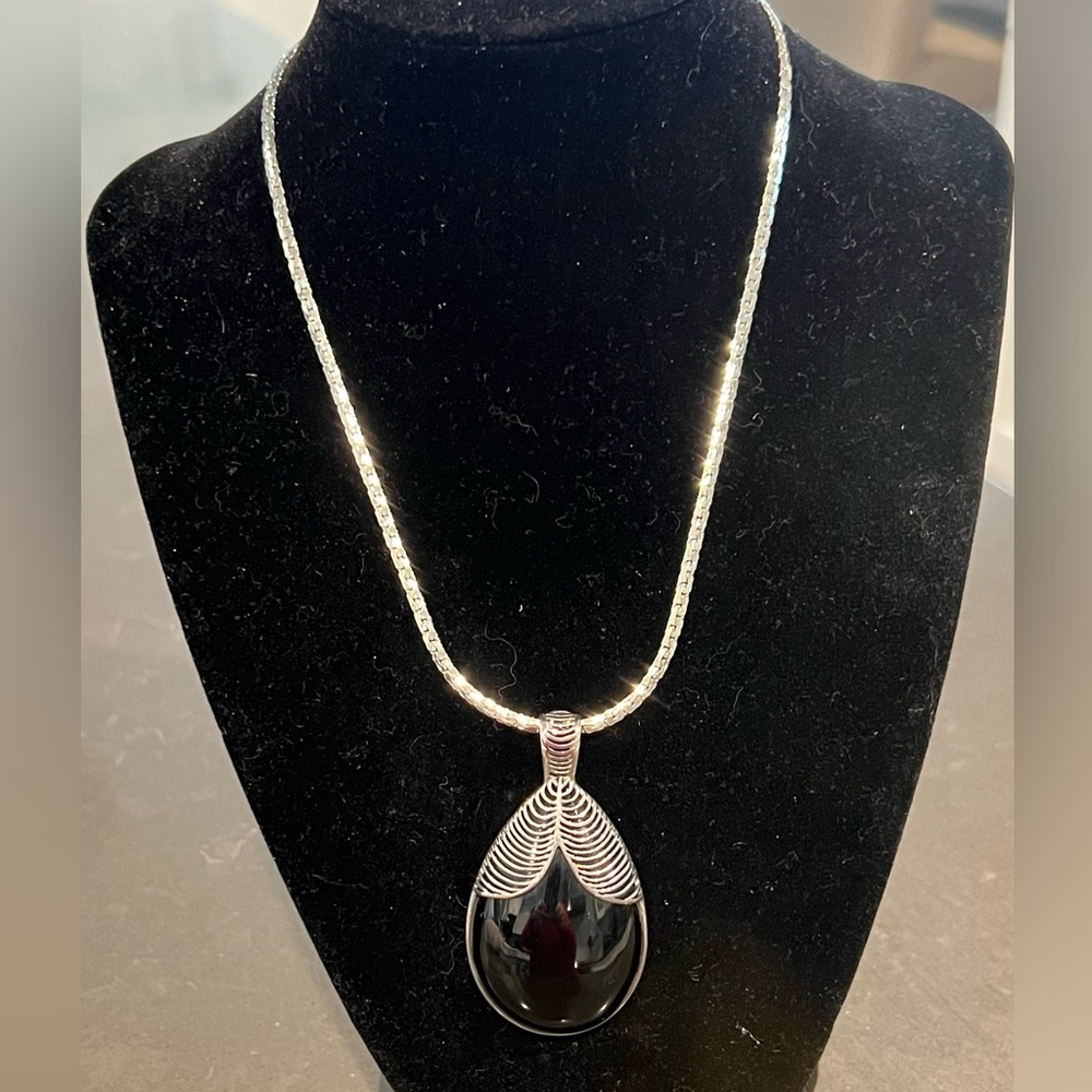 Vintage Sterling Silver Black Pendant & Chain